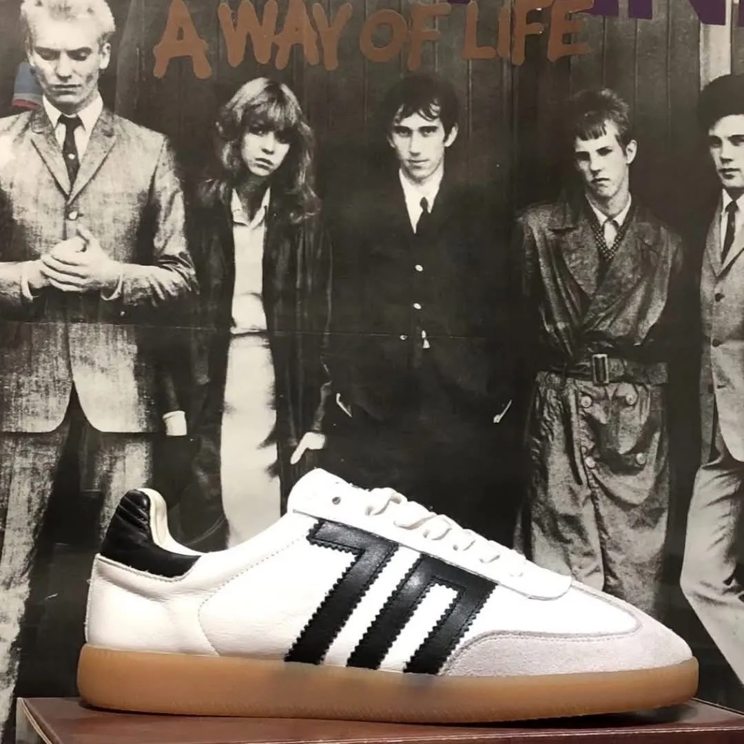 Back 70 - Cloud White & Black Trainer