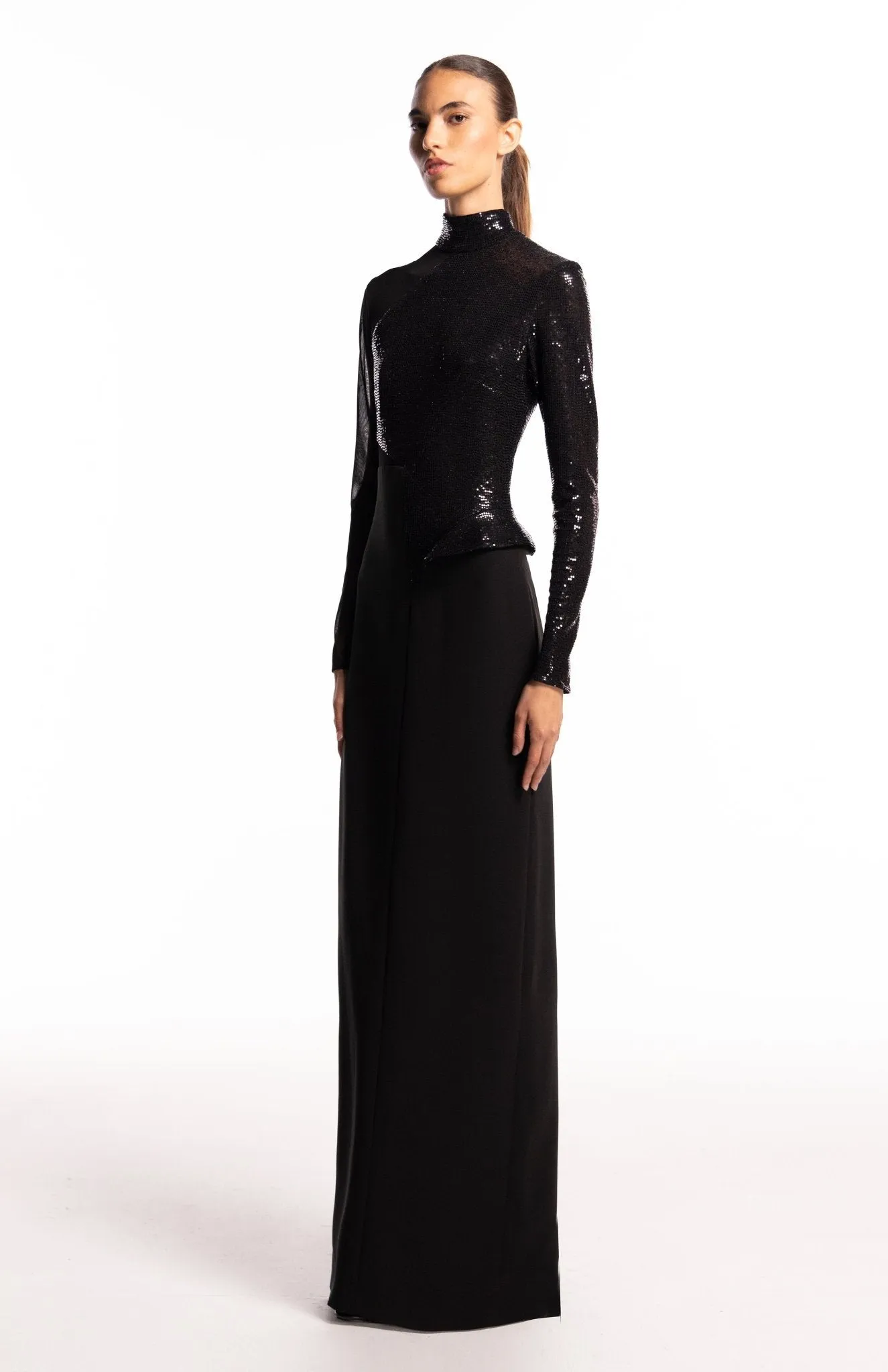 Daria | Sleek Sophistication: Long Evening Gown