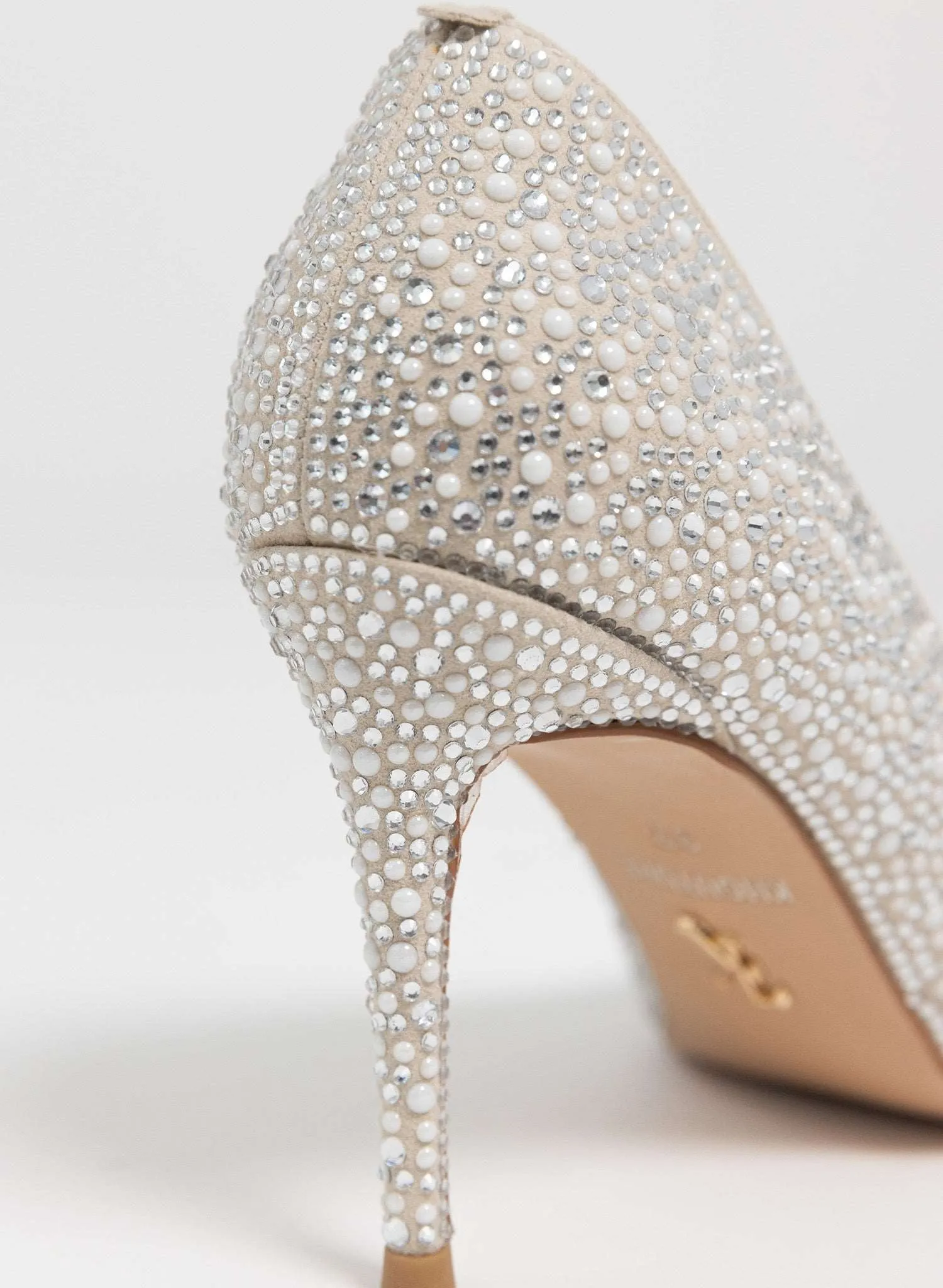 Embellish creme