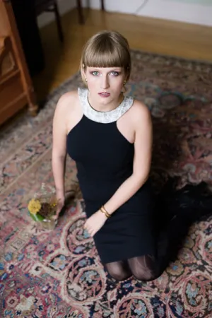 Hault Her Dress