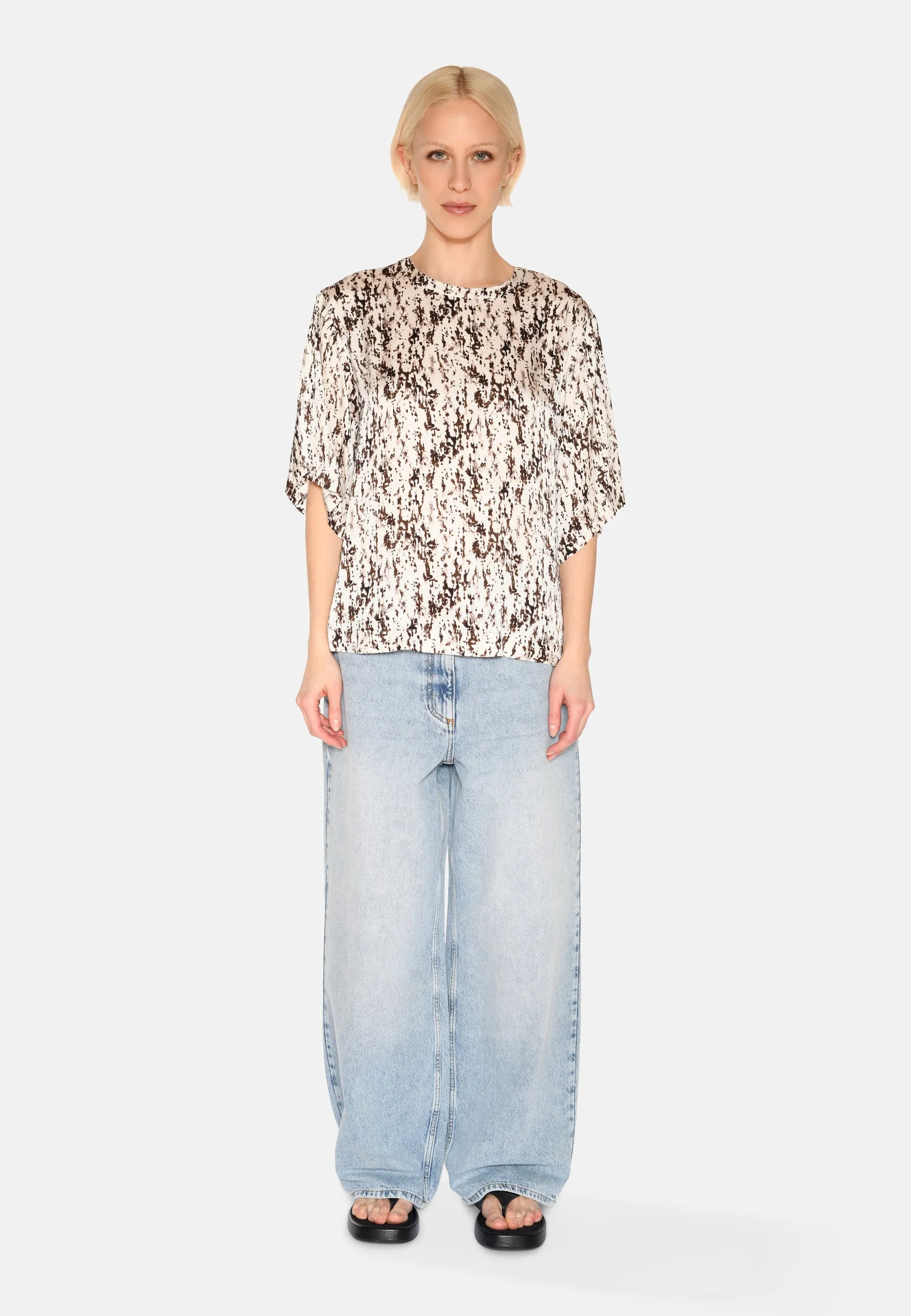 Janey short sleeved satin blouse 4194 - Coco Milk
