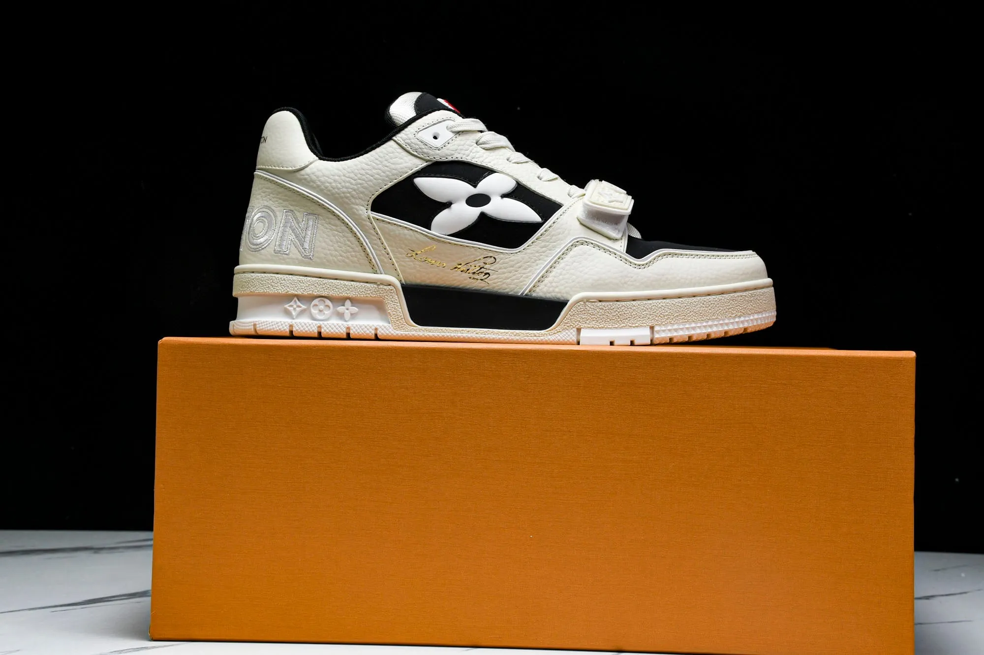 Louis Vuittоп Trainer Low Velcro Strap 'Black White'