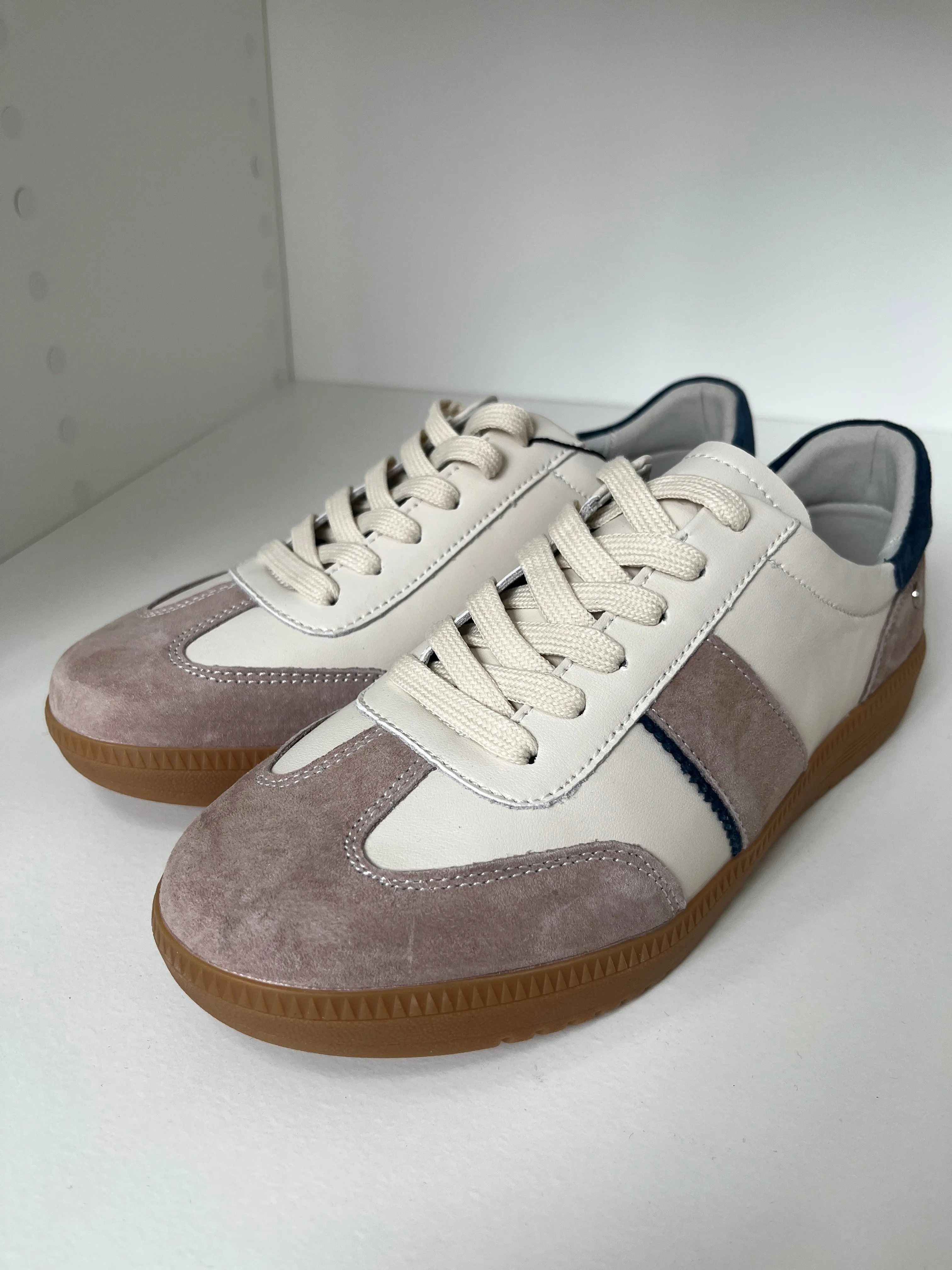 Melfi Trainer Cream/Navy