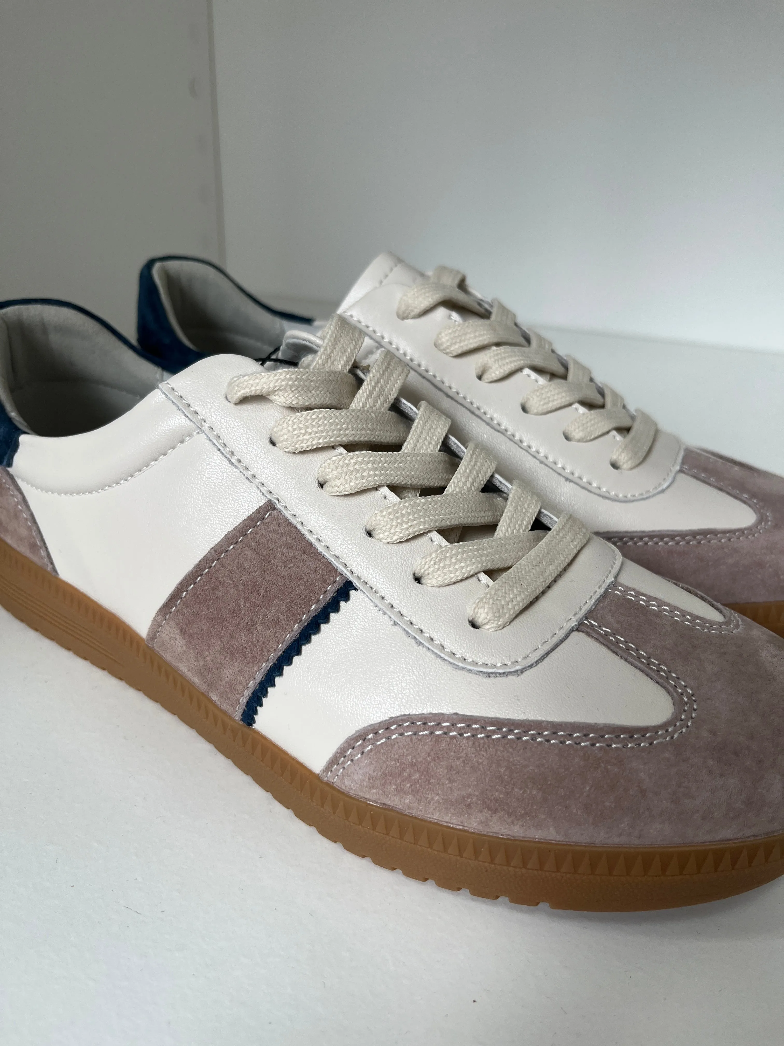 Melfi Trainer Cream/Navy