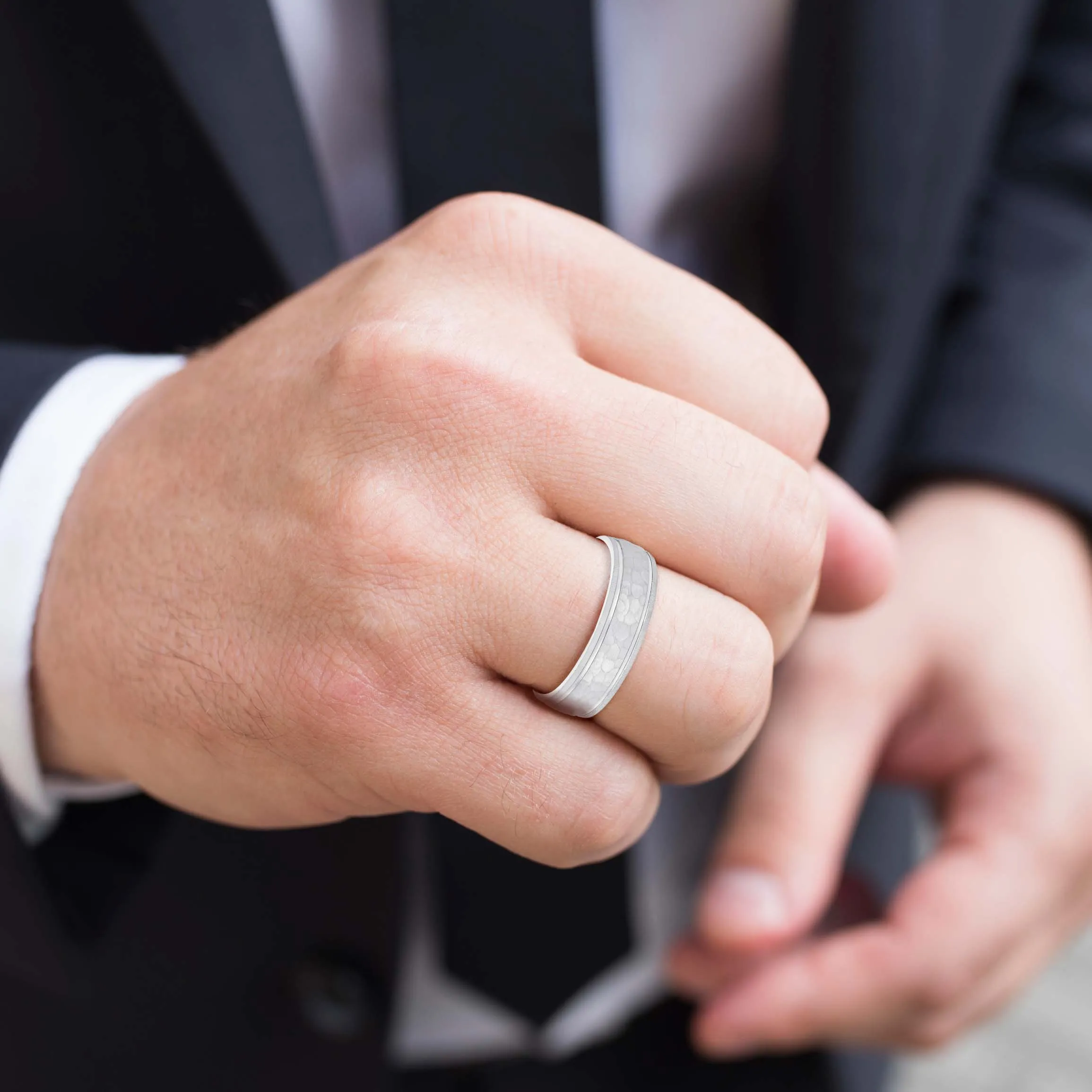 Men's Hammered Grooved Edged Band