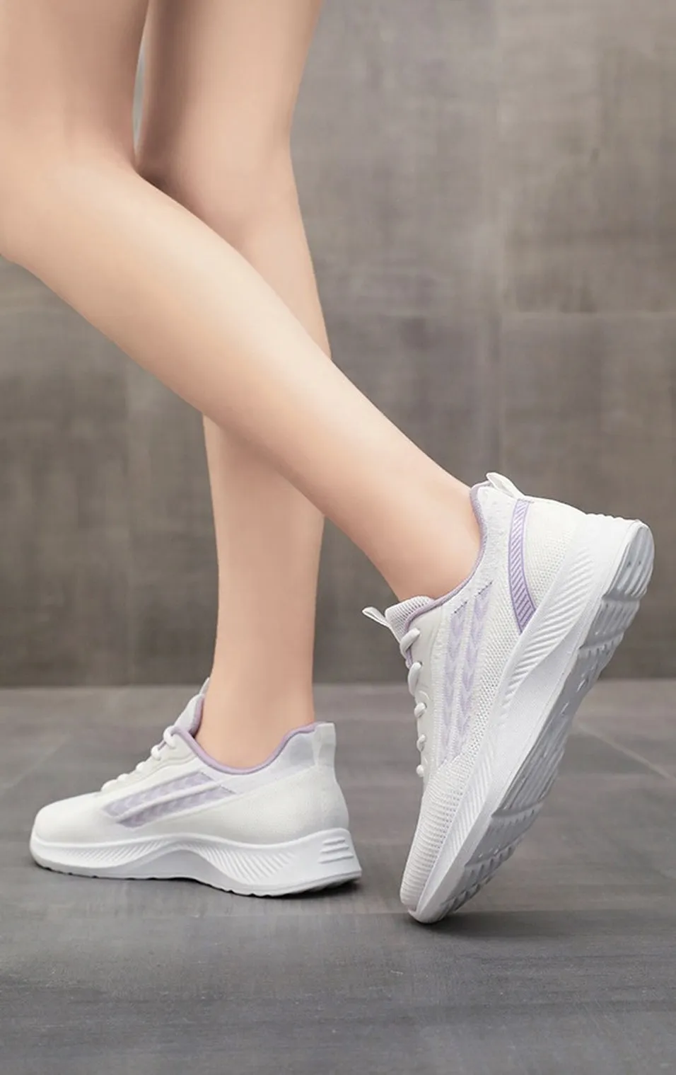 Modern Lightweight Trainer Sneakers for Women's Casual Outdoor Adventures