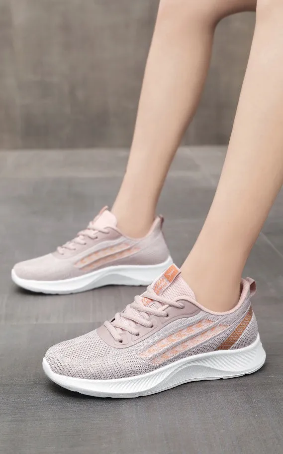 Modern Lightweight Trainer Sneakers for Women's Casual Outdoor Adventures