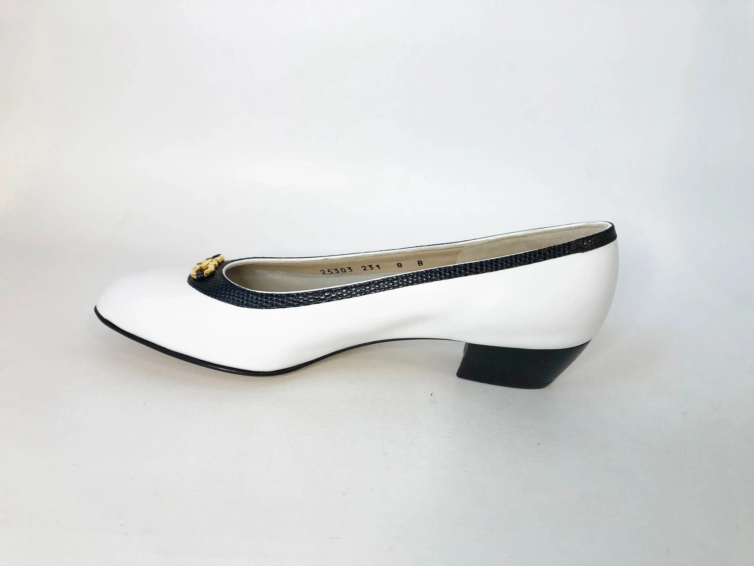 NEW Salvatore Ferragamo Gancini Buckle Pump Size 8