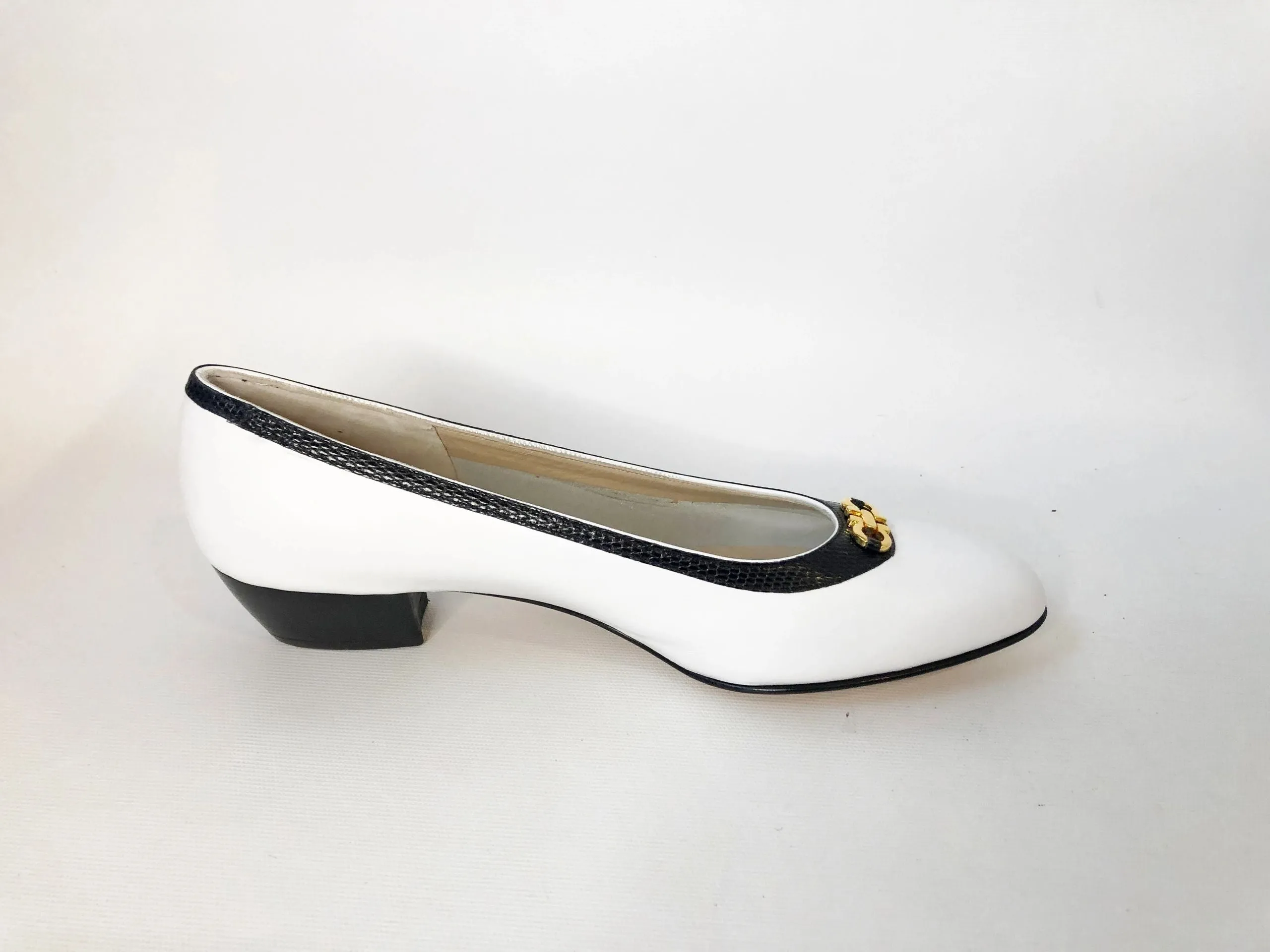 NEW Salvatore Ferragamo Gancini Buckle Pump Size 8