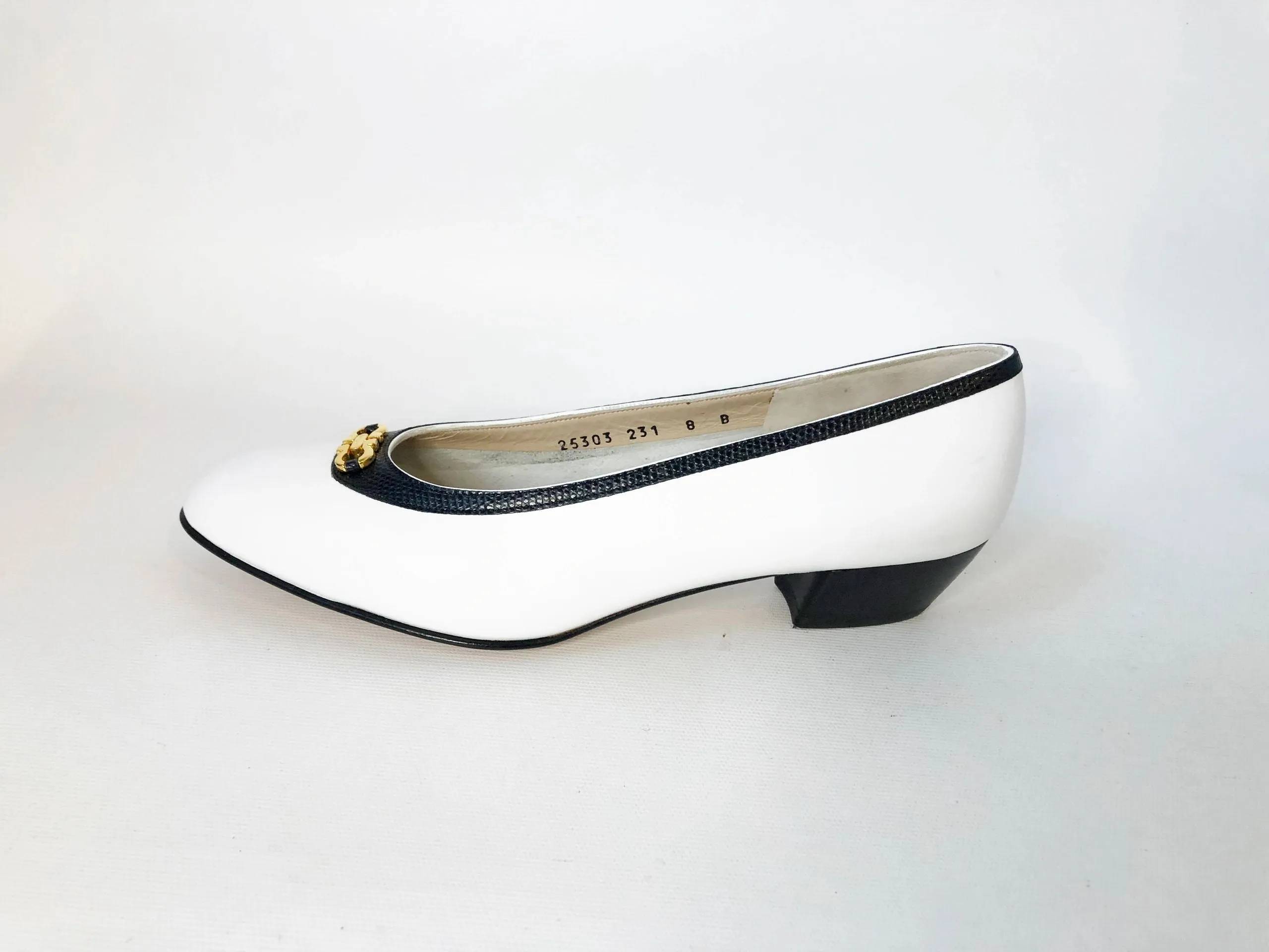 NEW Salvatore Ferragamo Gancini Buckle Pump Size 8