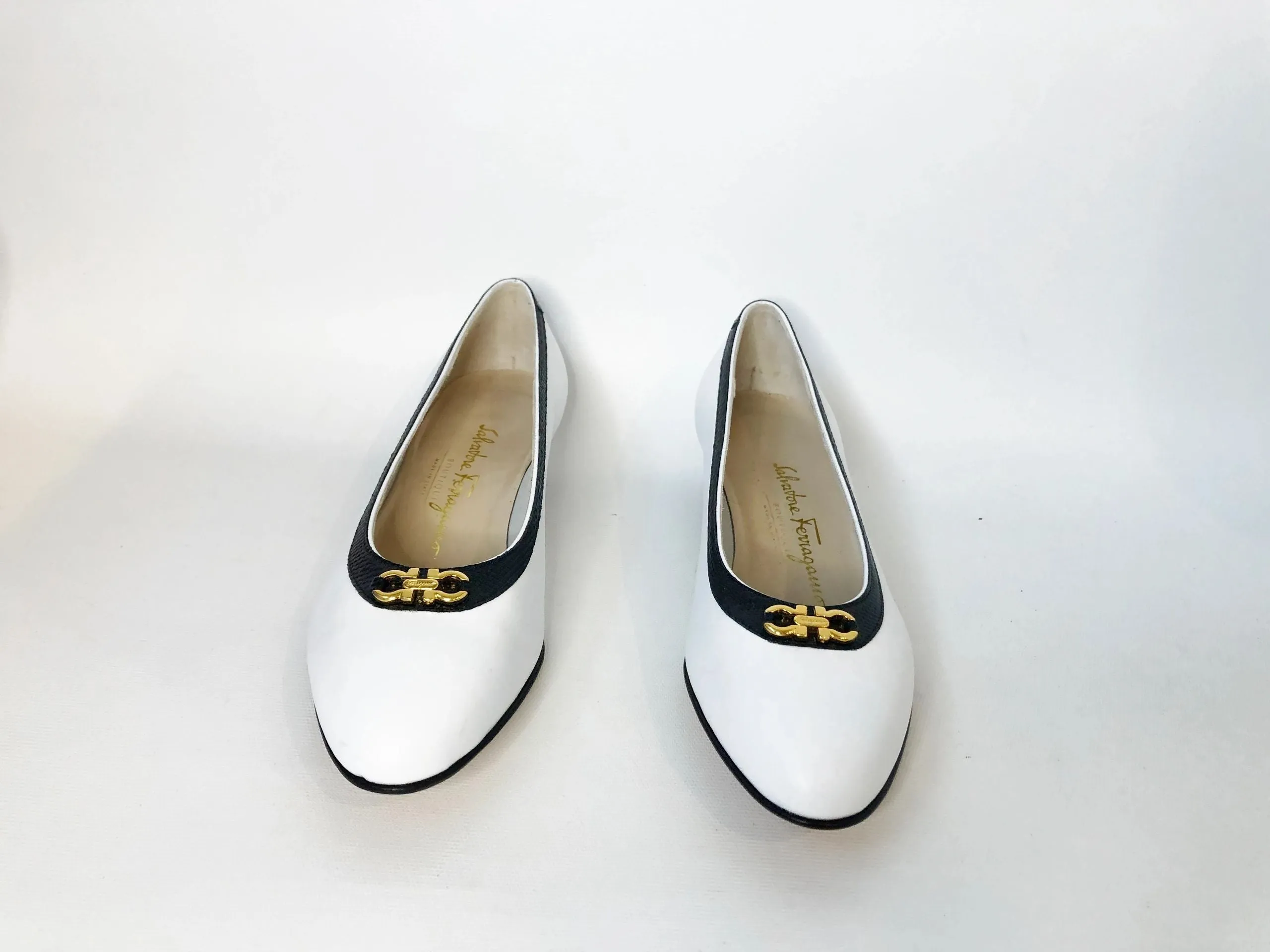 NEW Salvatore Ferragamo Gancini Buckle Pump Size 8