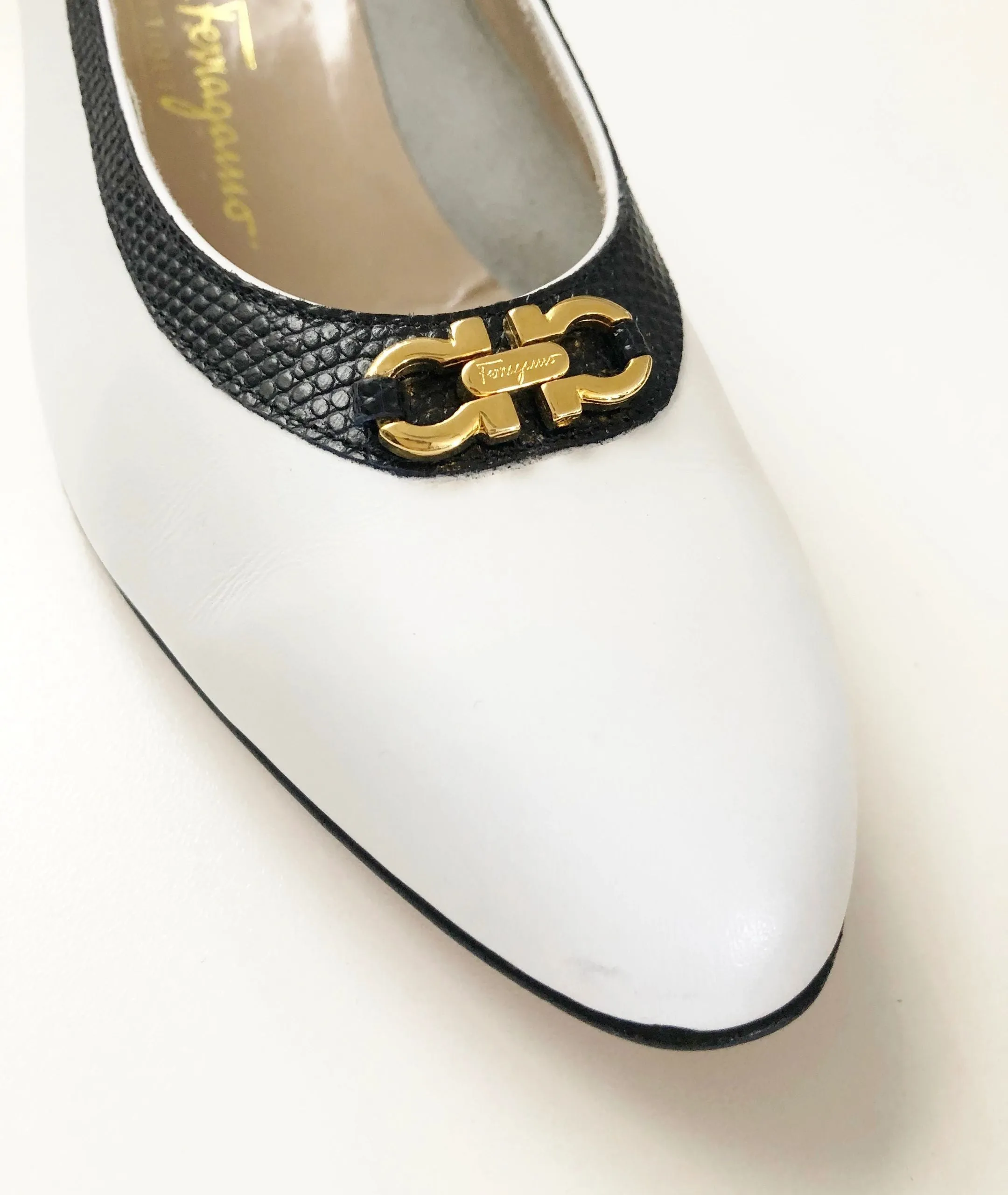 NEW Salvatore Ferragamo Gancini Buckle Pump Size 8