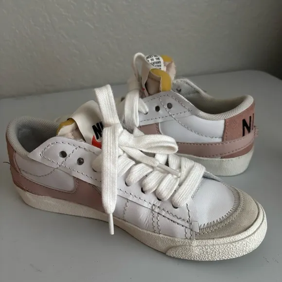 Nike Women’s Blazer Low ‘77 Jumbo Rose Trainers