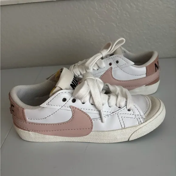 Nike Women’s Blazer Low ‘77 Jumbo Rose Trainers