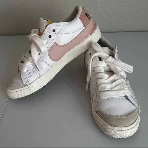 Nike Women’s Blazer Low ‘77 Jumbo Rose Trainers
