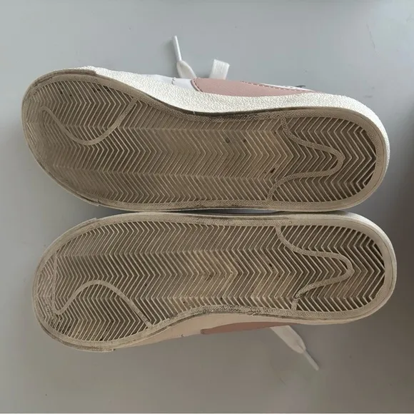 Nike Women’s Blazer Low ‘77 Jumbo Rose Trainers