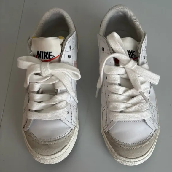 Nike Women’s Blazer Low ‘77 Jumbo Rose Trainers