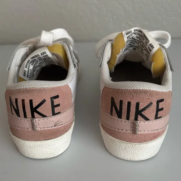 Nike Women’s Blazer Low ‘77 Jumbo Rose Trainers