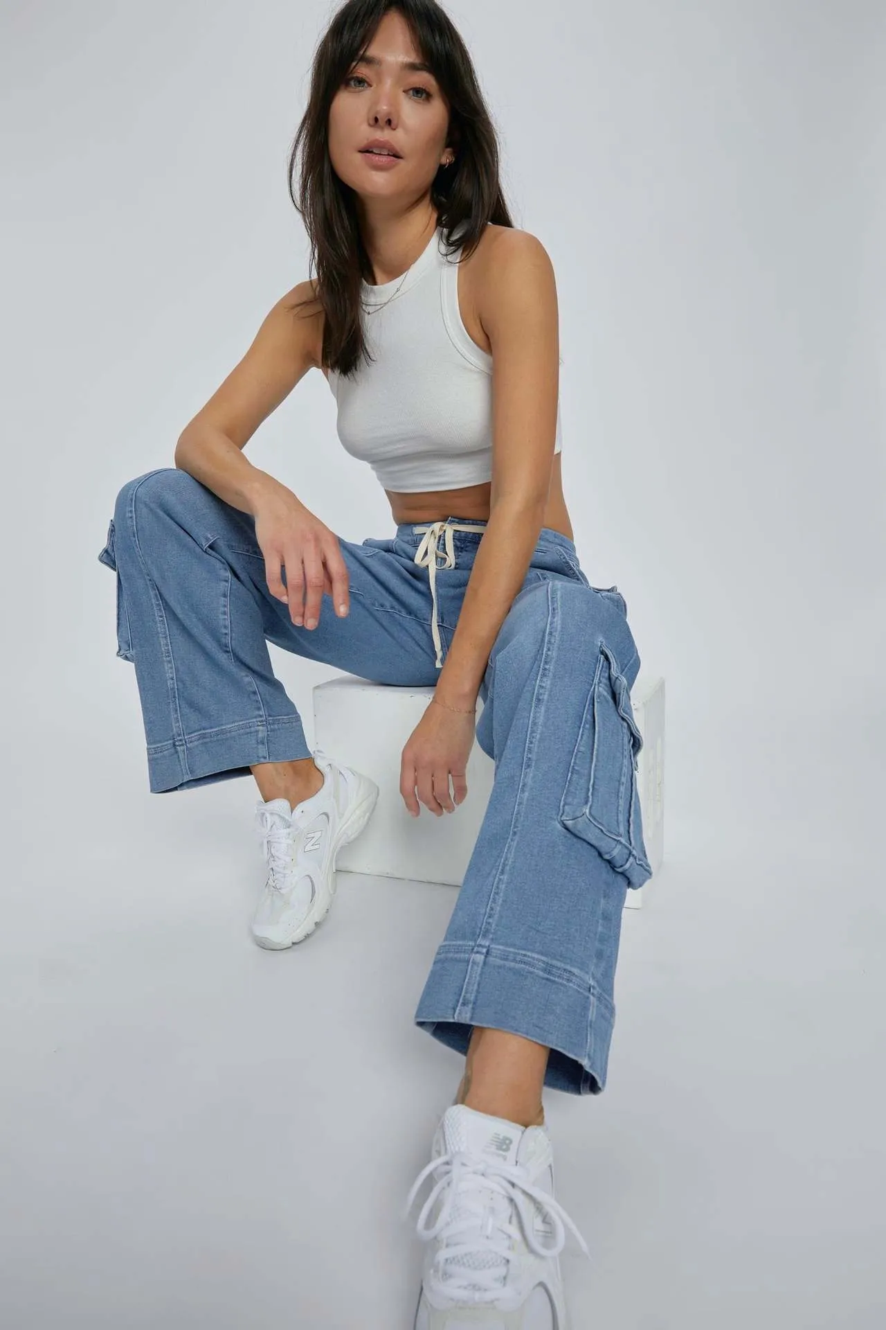 Stylish Spring Wide-Leg Cargo Denim Pants with Drawstring Detail
